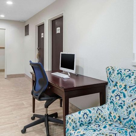 Quality Inn Coraopolis Экстерьер фото
