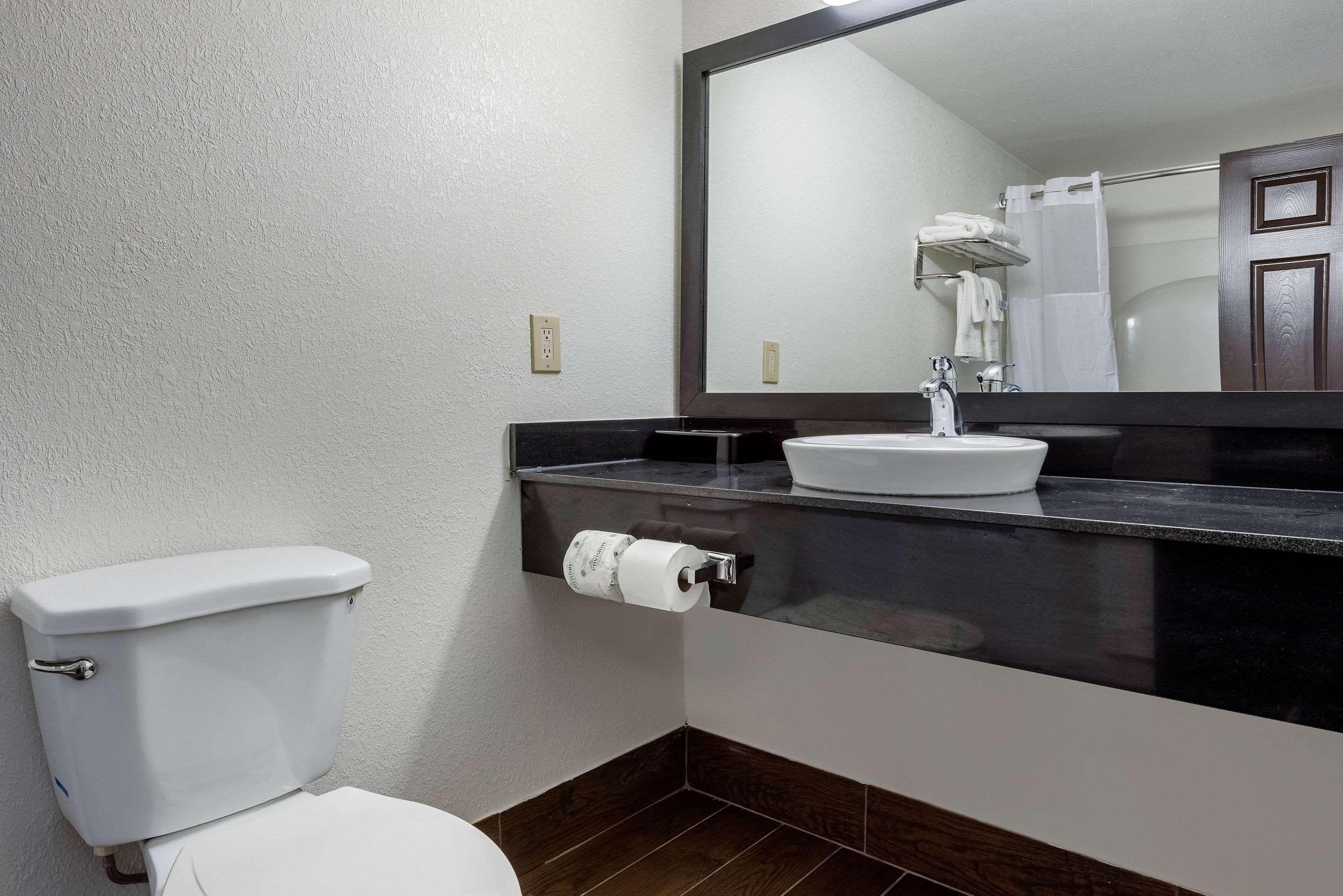 Quality Inn Coraopolis Экстерьер фото