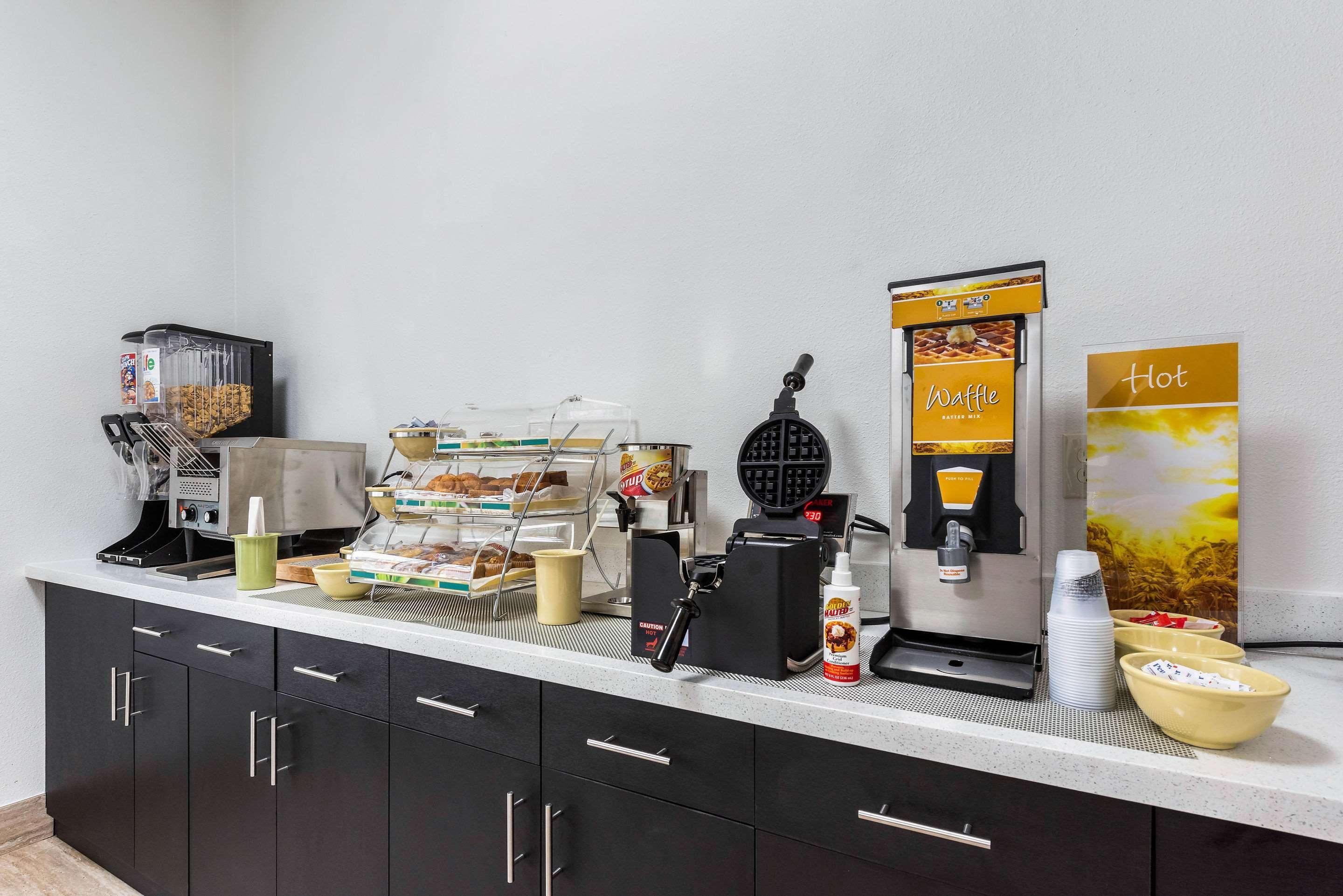 Quality Inn Coraopolis Экстерьер фото