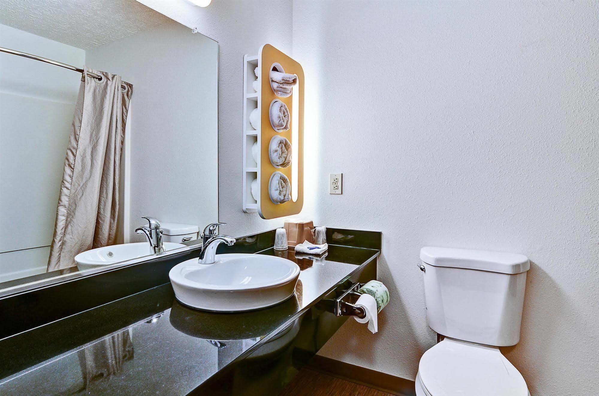 Quality Inn Coraopolis Экстерьер фото